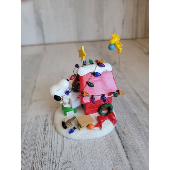 Dept 56 getting ready for Christmas snoopy village accessory - Picture 3 of 6